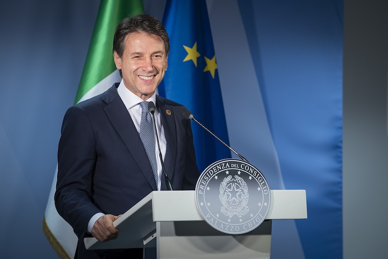 Conte, il premier scelto alla macchinetta del caffè