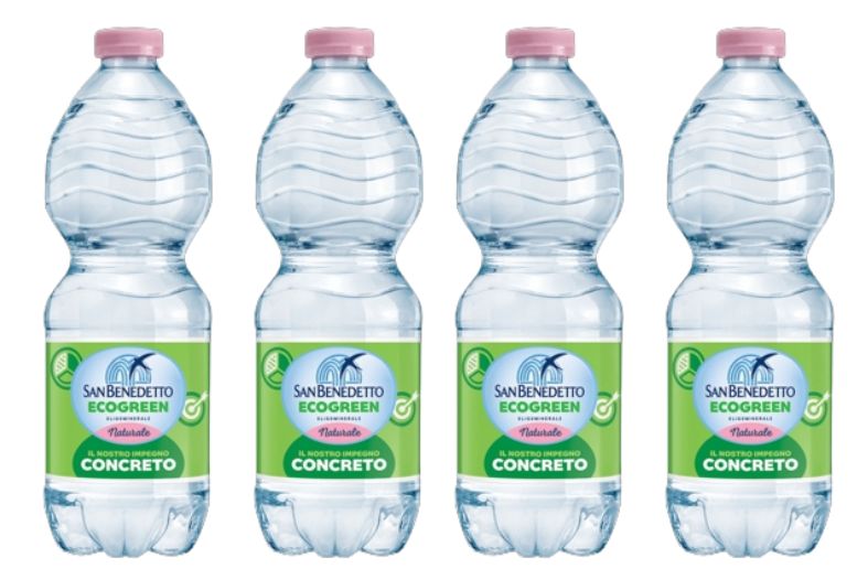 Bottiglie da mezzo litro di acqua naturale San Benedetto Ecogreen