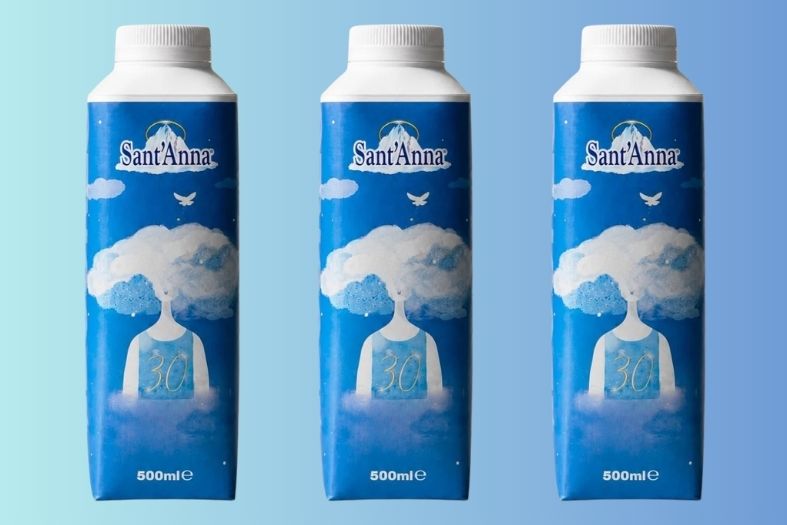 Acqua Sant’Anna celebra 30 anni con la bottiglia Tetra Pak in edizione limitata dedicata all’anniversario.