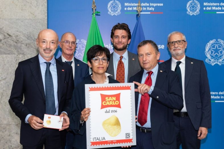 Presentazione al MIMIT del francobollo dedicato alle Patatine San Carlo per i 90 anni dell’azienda